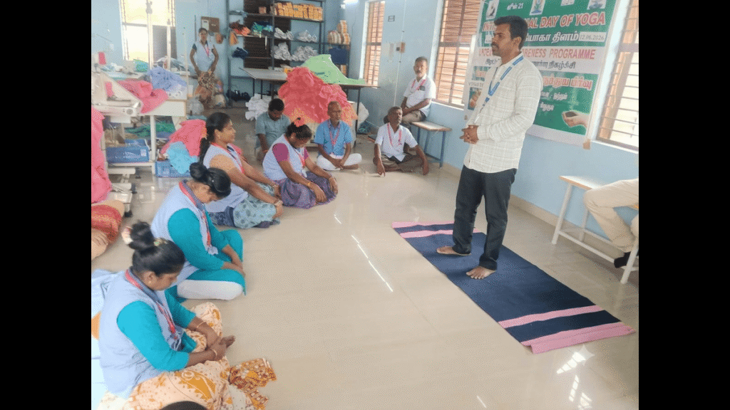 நத்தத்தில் கார்மெண்ட்ஸ் ஊழியர்களுக்கு யோகா மற்றும் நல்வாழ்வு சிறப்பு முகாம்