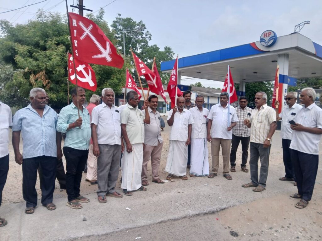 பயிர் கடன் முழுமையாக தள்ளுபடி செய்ய வலியுறுத்தி சேவூரில் விவசாயிகள் ஆர்ப்பாட்டம்..