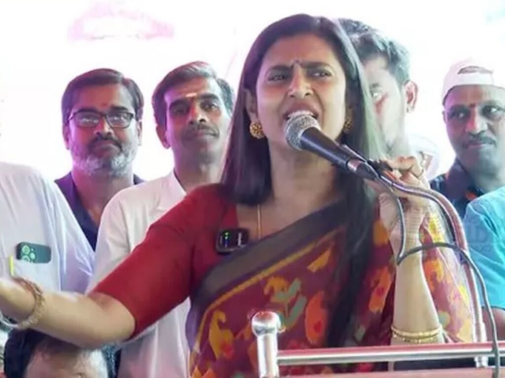 உதயநிதி குறித்த கஸ்தூரியின் பதிவு: கண்டனம் தெரிவித்து வாங்கி கட்டிக்கொண்டார்!
