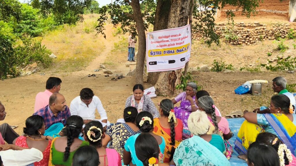 கூத்தாண்ட குப்பம் ஊராட்சியில் தலைவர் இல்லாமல் அவரது கணவர் தலைமையில் கிராம சபை கூட்டம்