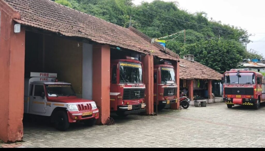 குன்னூர் “தீயணைப்பு நிலையம் தள்ளாடுது… புதிய கட்டடம் தவழுது!”